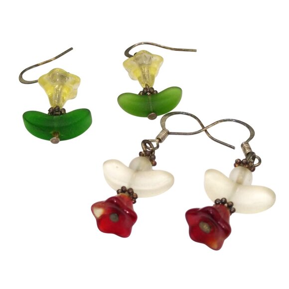 Lot of 2 Vintage Frosted Lucite Tulip Earrings, Red and White Hanging Blooms - Picture 2 of 4